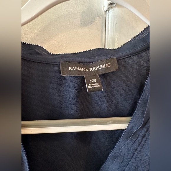 Banana republic sleeveless top navy - Picture 2 of 3